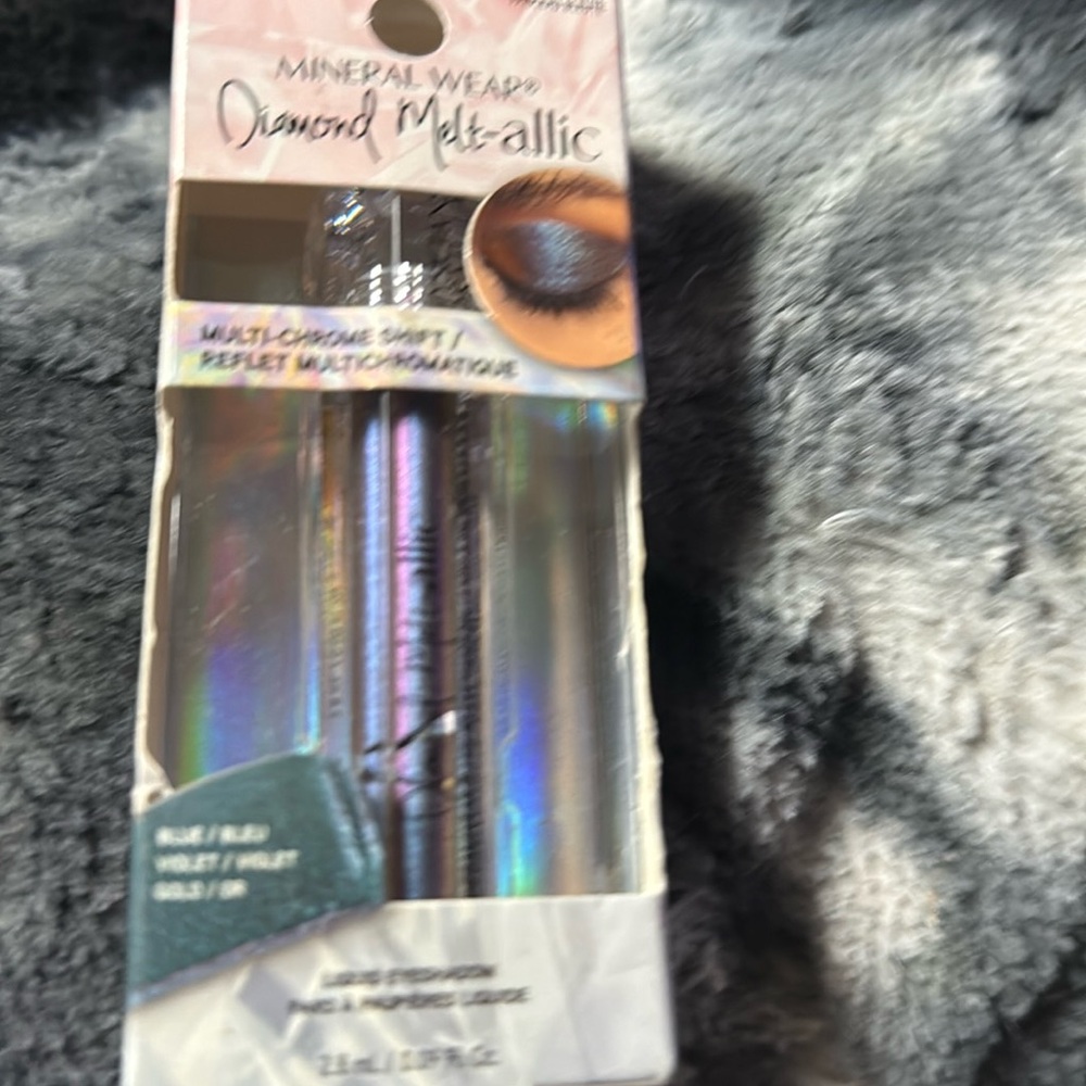 Diamond Melt-Allic liquid eyeshadow